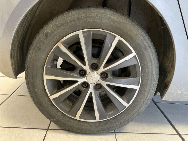 Peugeot 308 1.2 e-THP Allure 2015 – снимка 9