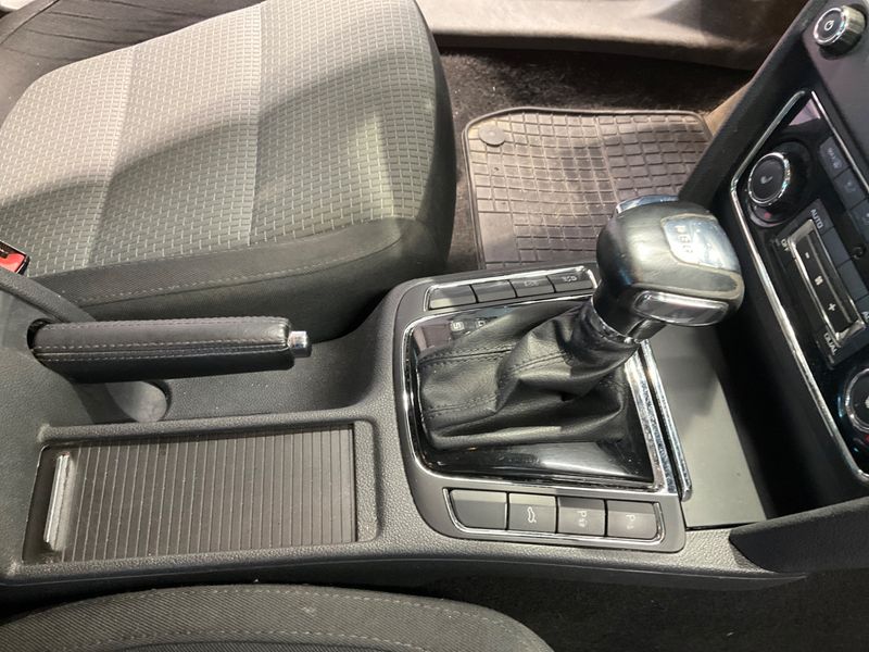 Skoda Superb 2.0 TSI Ambition 2012 – снимка 36