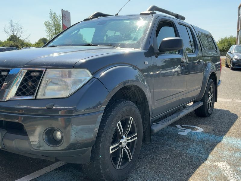 Nissan Navara Pick-up 2.5 dCi Doppelkabine Comfort 4x4 2006 – снимка 2
