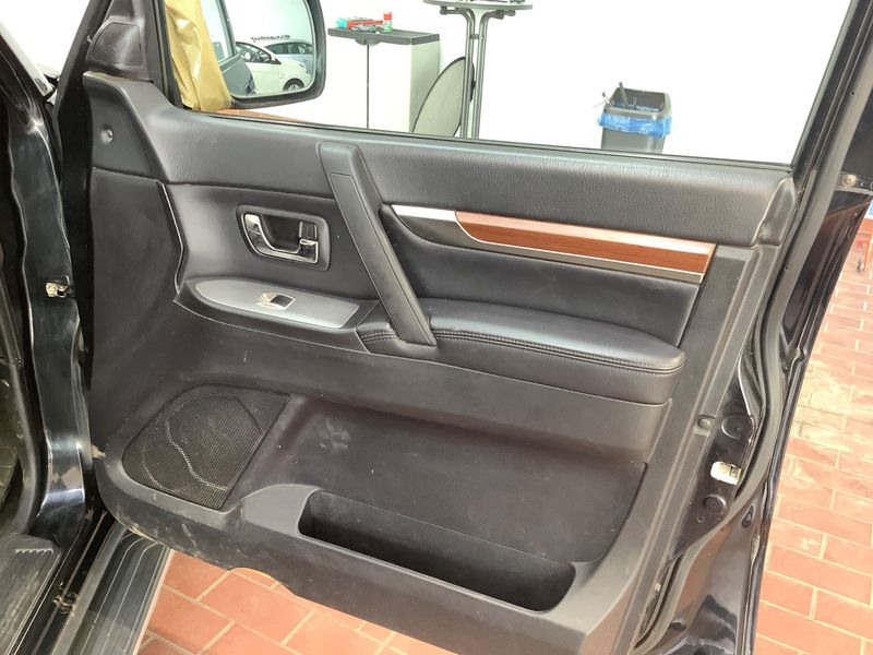 Mitsubishi Pajero 3.8 V6 Mivec Instyle 2010 – снимка 43