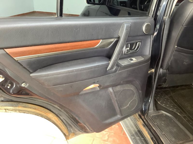 Mitsubishi Pajero 3.8 V6 Mivec Instyle 2010 – снимка 38