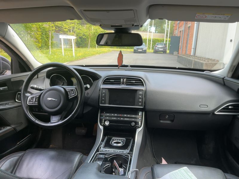 Jaguar XE 20d Prestige 2016 – снимка 17