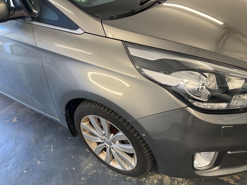 Kia Carens 1.7 CRDi Spirit 2015 – снимка на щета