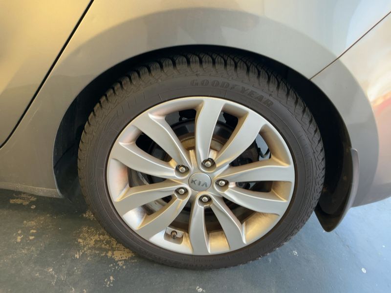 Kia Carens 1.7 CRDi Spirit 2015 – снимка 18
