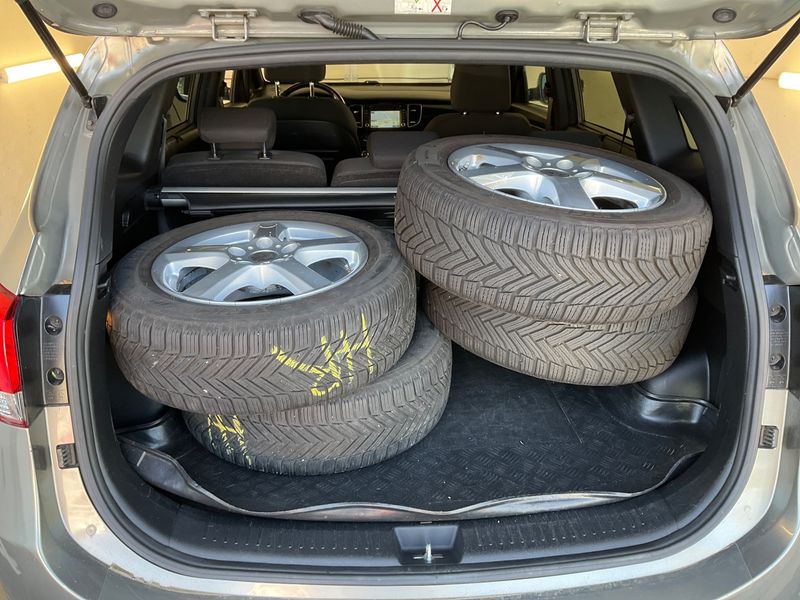 Kia Carens 1.7 CRDi Spirit 2015 – снимка 22