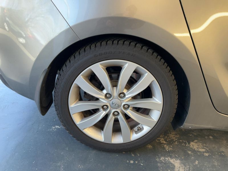 Kia Carens 1.7 CRDi Spirit 2015 – снимка 19