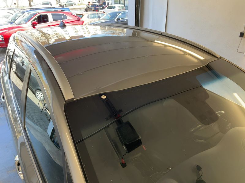 Kia Carens 1.7 CRDi Spirit 2015 – снимка 21