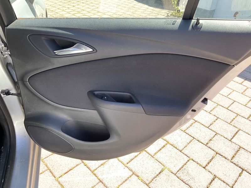 Opel Astra 1.6 CDTI DPF Edition Start/Stop 2019 – снимка 28