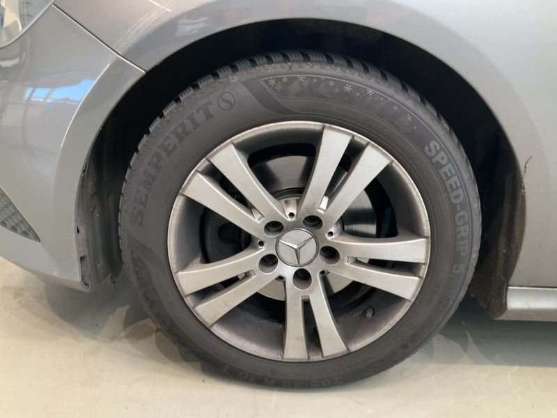 Mercedes-Benz A-Klasse A 180 BlueEfficiency Urban 2012 – снимка 3