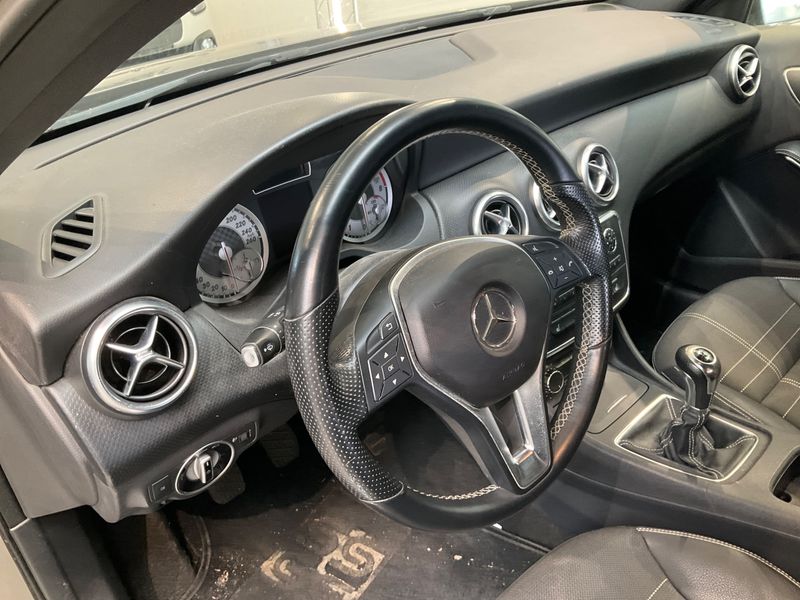 Mercedes-Benz A-Klasse A 180 BlueEfficiency Urban 2012 – снимка 25