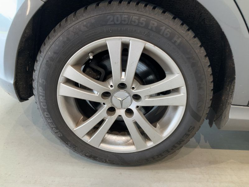 Mercedes-Benz A-Klasse A 180 BlueEfficiency Urban 2012 – снимка 9