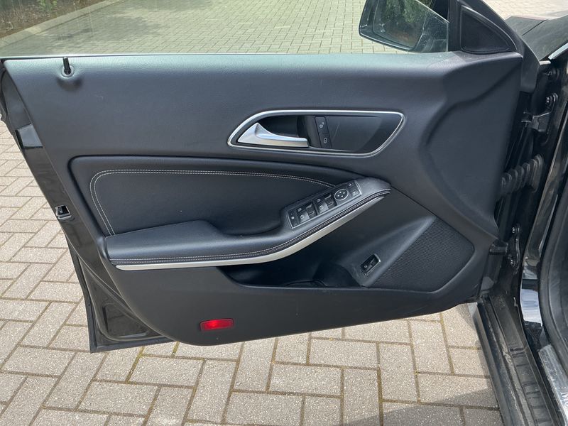 Mercedes-Benz CLA-Klasse CLA 180 d Urban 2018 – снимка 39