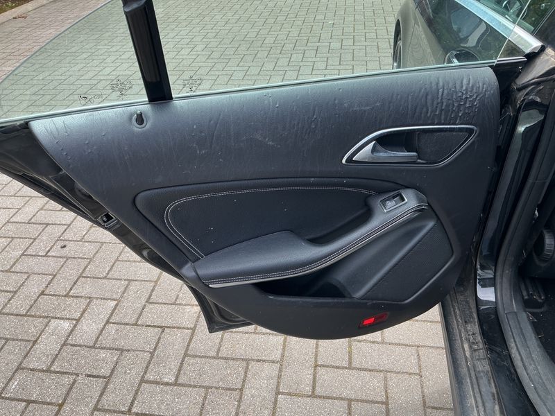 Mercedes-Benz CLA-Klasse CLA 180 d Urban 2018 – снимка 42