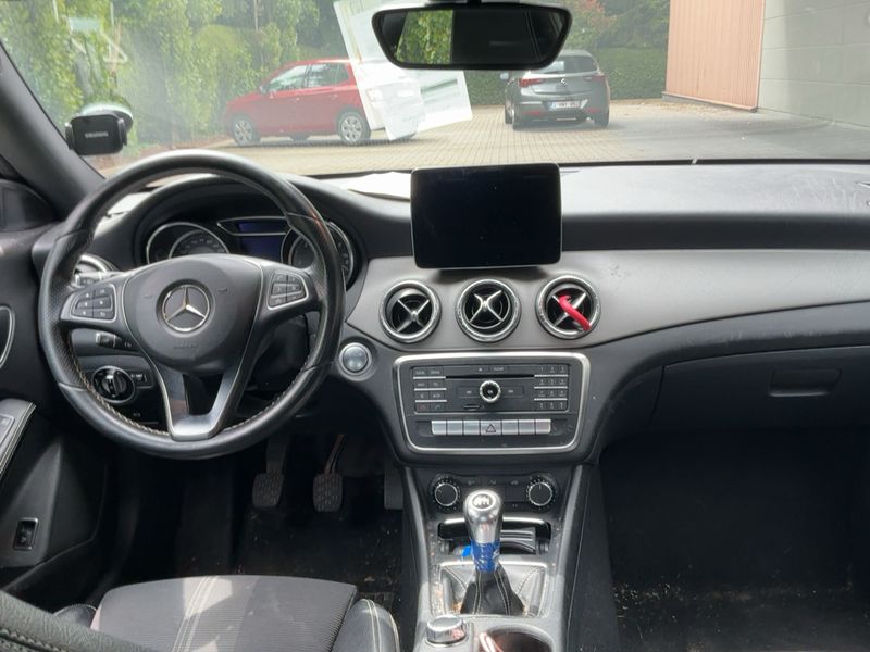 Mercedes-Benz CLA-Klasse CLA 180 d Urban 2018 – снимка 17