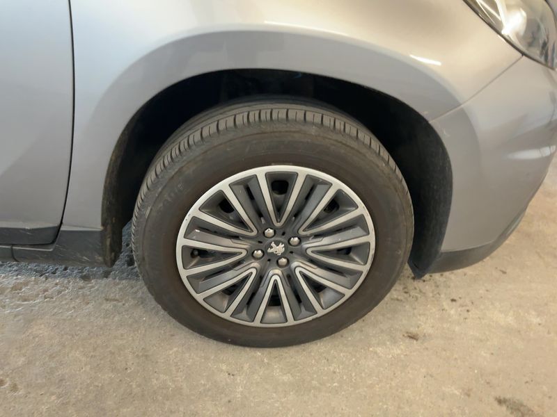 Peugeot 2008 1.2 PureTech Active 2017 – снимка 11