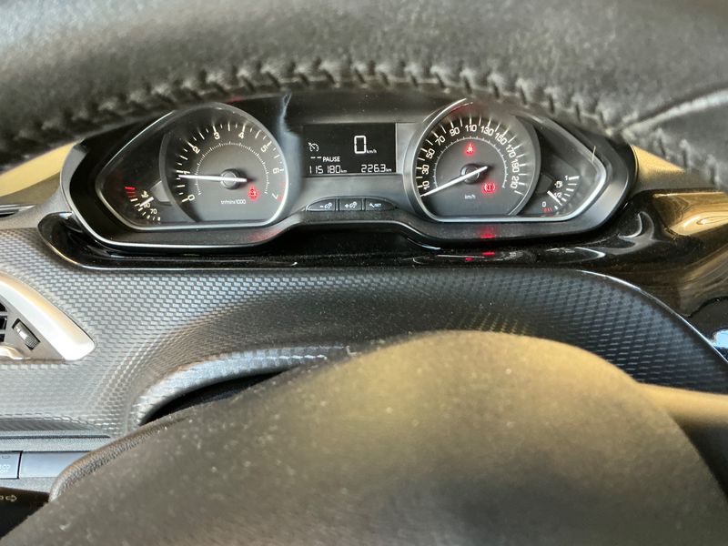 Peugeot 2008 1.2 PureTech Active 2017 – снимка 19