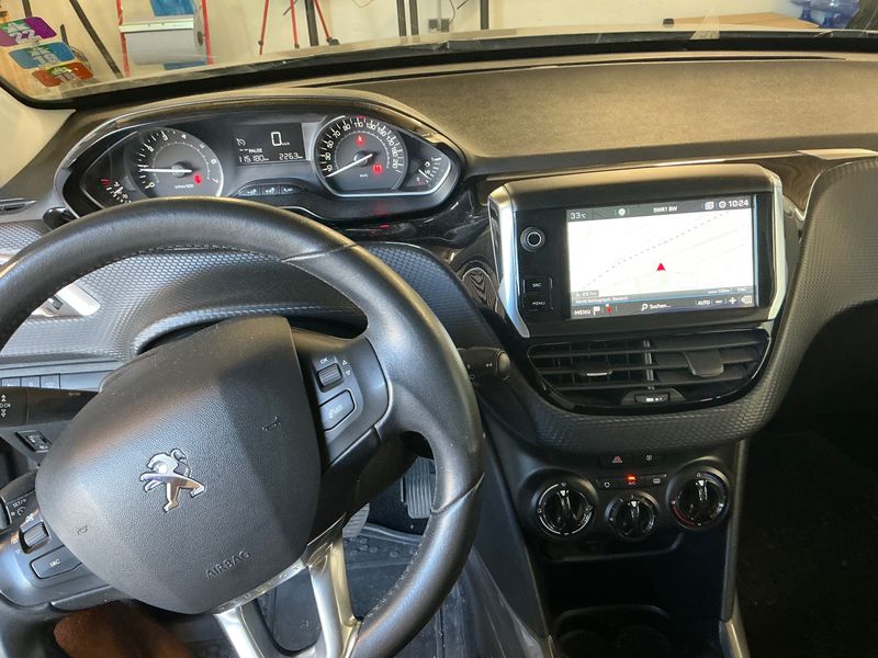 Peugeot 2008 1.2 PureTech Active 2017 – снимка 18