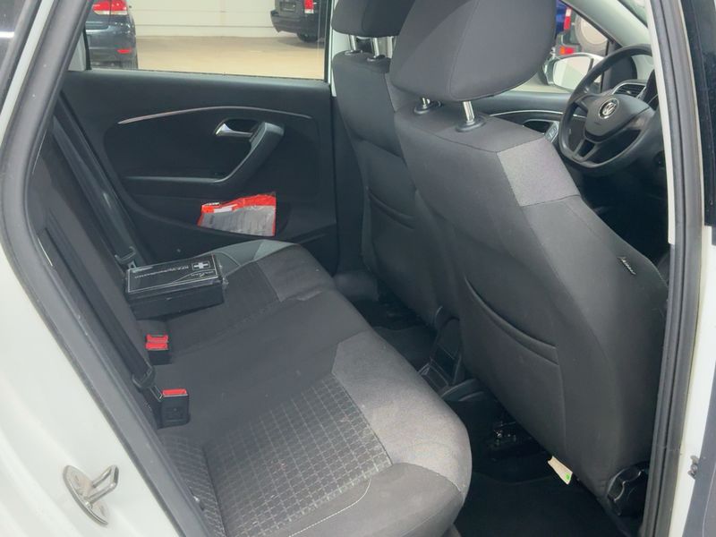 Volkswagen Polo 1.0 Comfortline 2015 – снимка 19