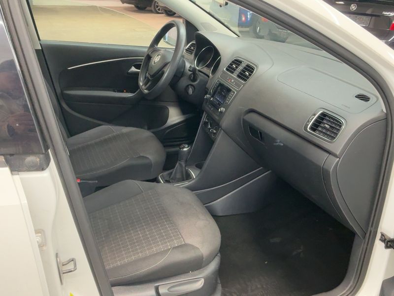 Volkswagen Polo 1.0 Comfortline 2015 – снимка 16