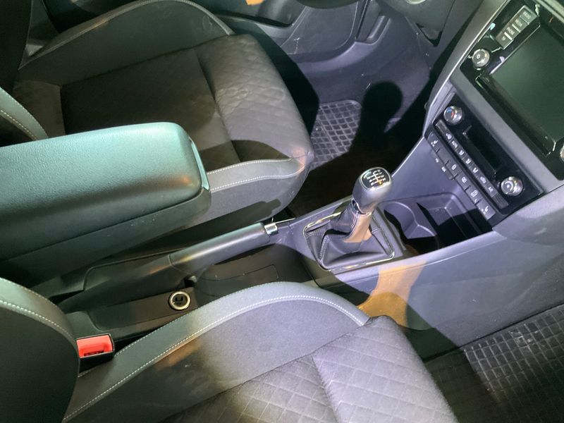 Skoda Rapid Spaceback 1.2 TSI Emotion Plus 2015 – снимка 36