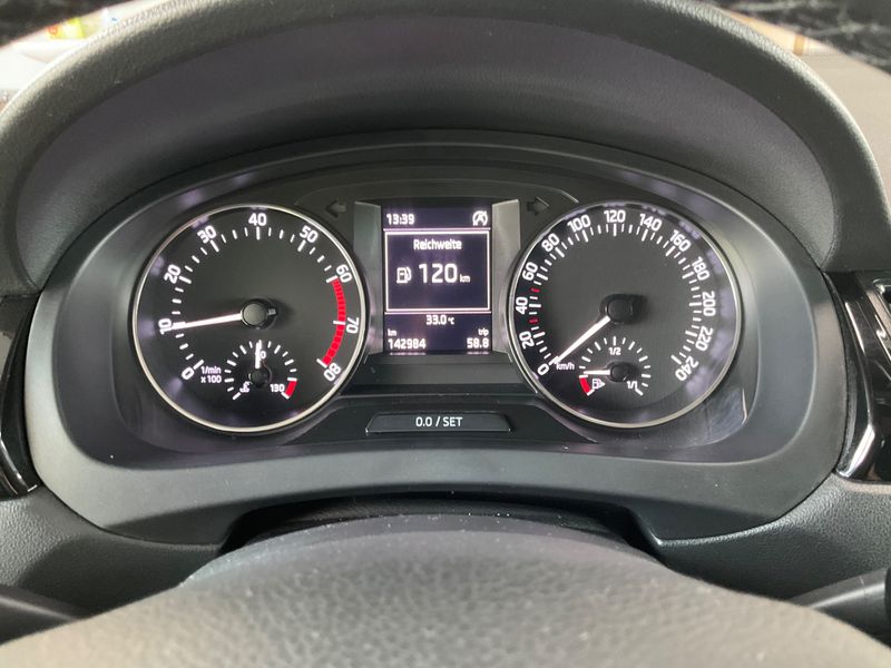 Skoda Rapid Spaceback 1.2 TSI Emotion Plus 2015 – снимка 19