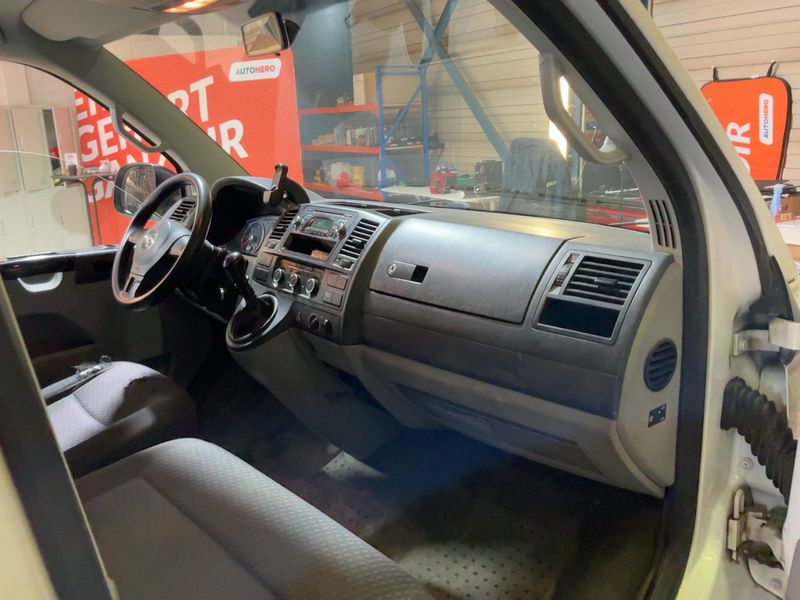 Volkswagen T5 Kombi 2.0 TDI 2012 – снимка 17