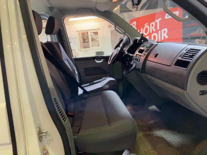 Volkswagen T5 Kombi 2.0 TDI 2012 – снимка 16