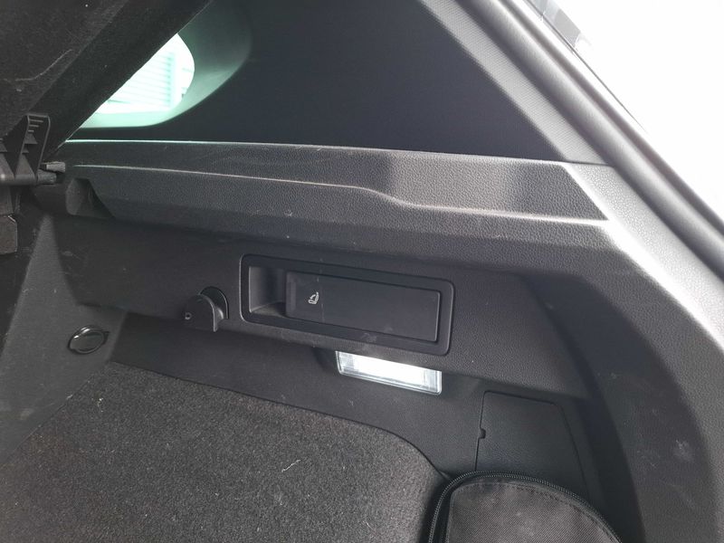 Volkswagen Tiguan 2.0 TDI R-Line 2022 – снимка 49