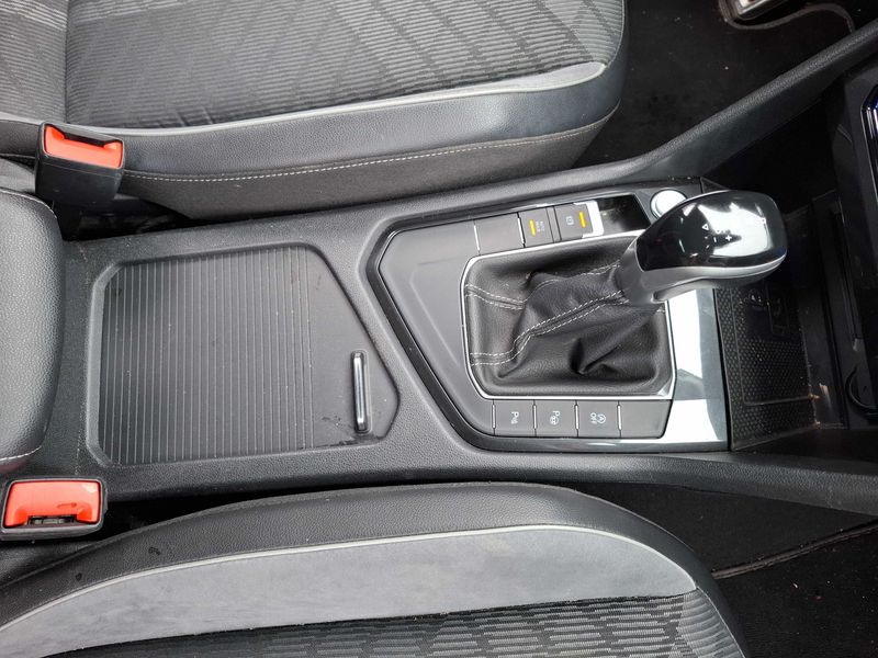 Volkswagen Tiguan 2.0 TDI R-Line 2022 – снимка 44