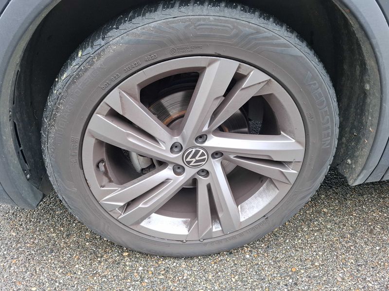 Volkswagen Tiguan 2.0 TDI R-Line 2022 – снимка 27