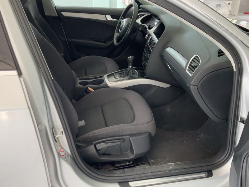 Audi A4 2.0 TDI 2011 – снимка 16