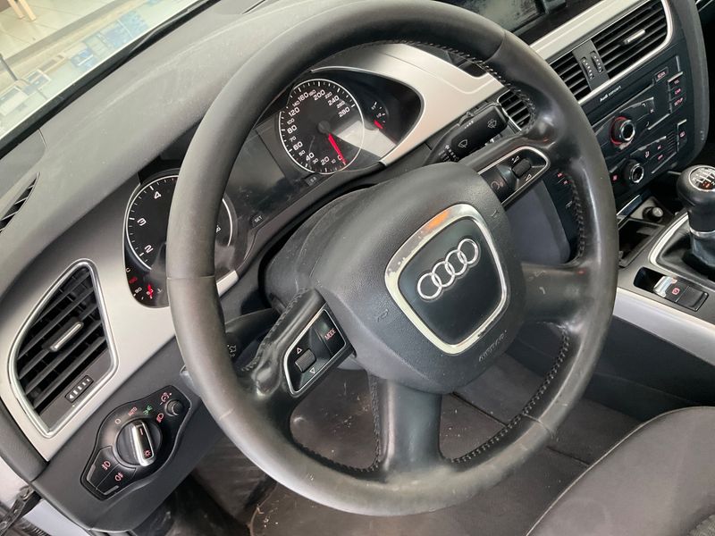 Audi A4 2.0 TDI 2011 – снимка 35