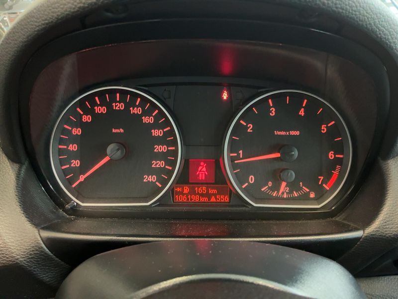 BMW 1er 118i 2011 – снимка 18