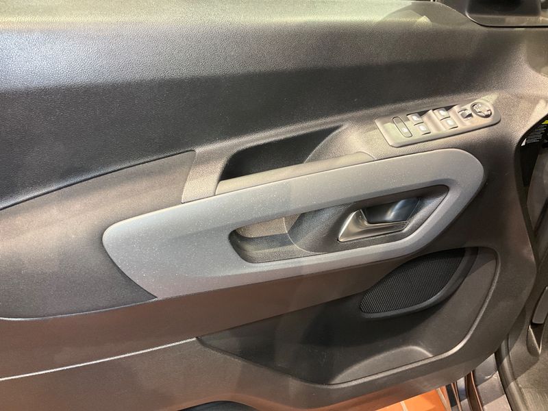 Citroen Berlingo 1.5 Blue-HDi Shine M 2021 – снимка 28