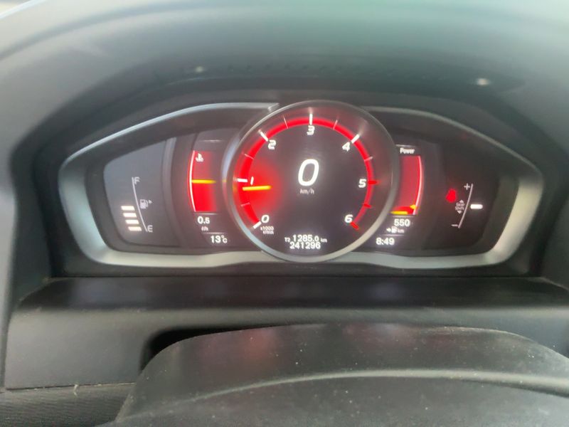 Volvo XC60 2.0 D3 Kinetic 2WD 2017 – снимка 18