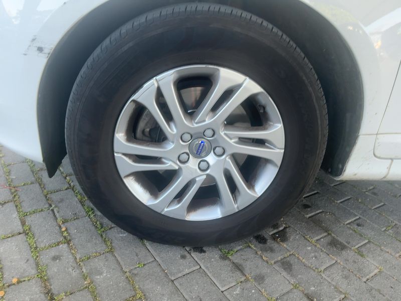 Volvo XC60 2.0 D3 Kinetic 2WD 2017 – снимка 3