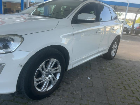 Volvo XC60 2.0 D3 Kinetic 2WD 2017 – снимка 2