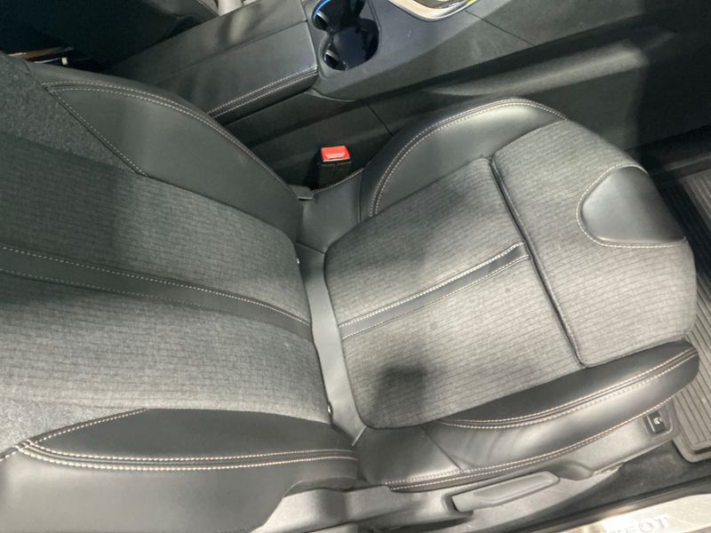 Peugeot 3008 1.6 Blue-HDi GT Line 2016 – снимка 29