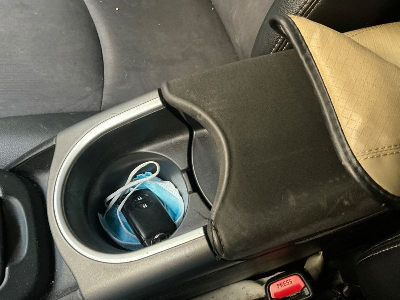 Toyota Prius 1.8 Executive 2014 – снимка 30
