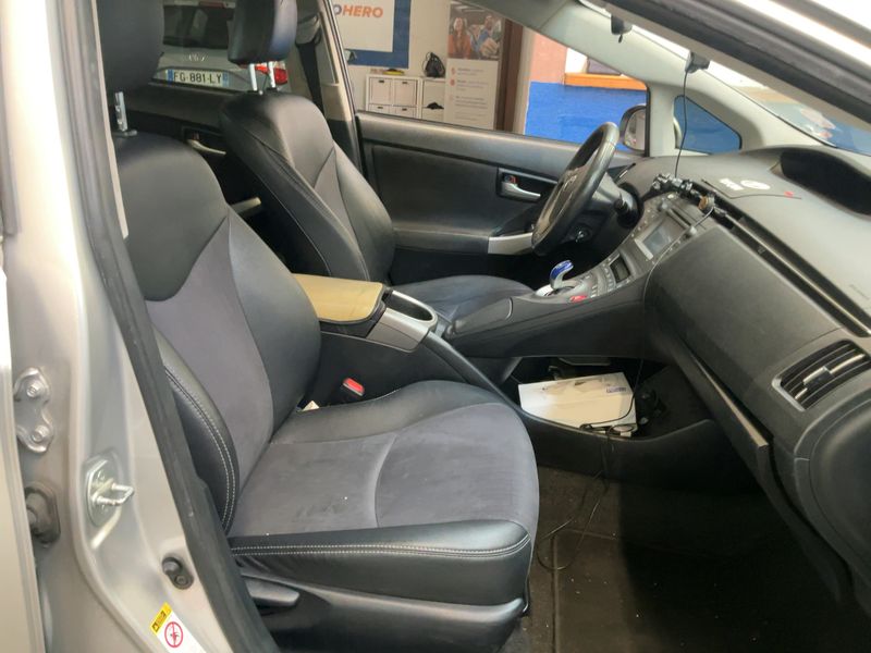Toyota Prius 1.8 Executive 2014 – снимка 16