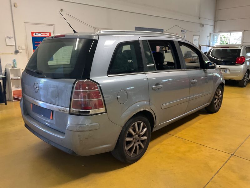 Opel Zafira 1.9 CDTI Cosmo 2007 – снимка 2