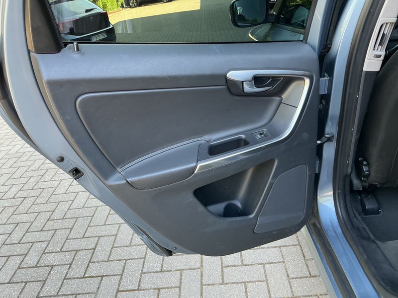 Volvo XC60 2.0 D3 Kinetic 2WD 2016 – снимка 39