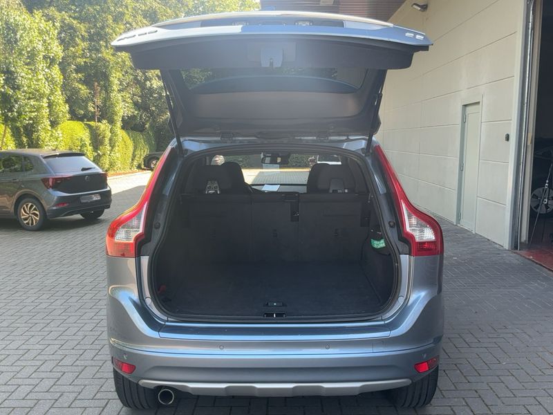 Volvo XC60 2.0 D3 Kinetic 2WD 2016 – снимка 15