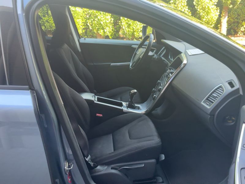 Volvo XC60 2.0 D3 Kinetic 2WD 2016 – снимка 16