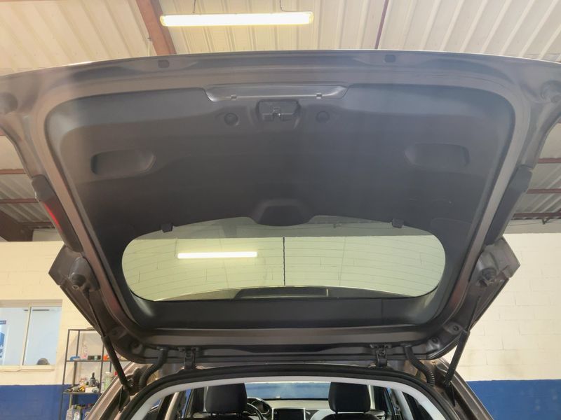 Peugeot 2008 1.2 e-THP Allure Business 2016 – снимка 15