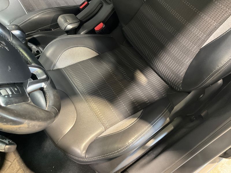 Peugeot 2008 1.2 e-THP Allure Business 2016 – снимка 22