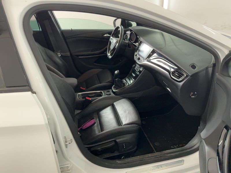 Opel Astra 1.6 SIDI Turbo Ultimate Start/Stop 2018 – снимка 17