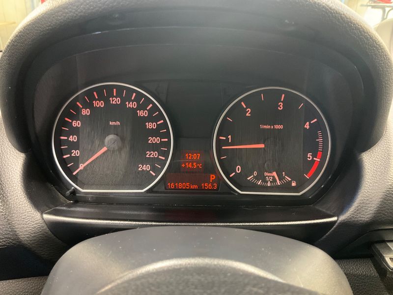 BMW 1er 118d 2011 – снимка 19