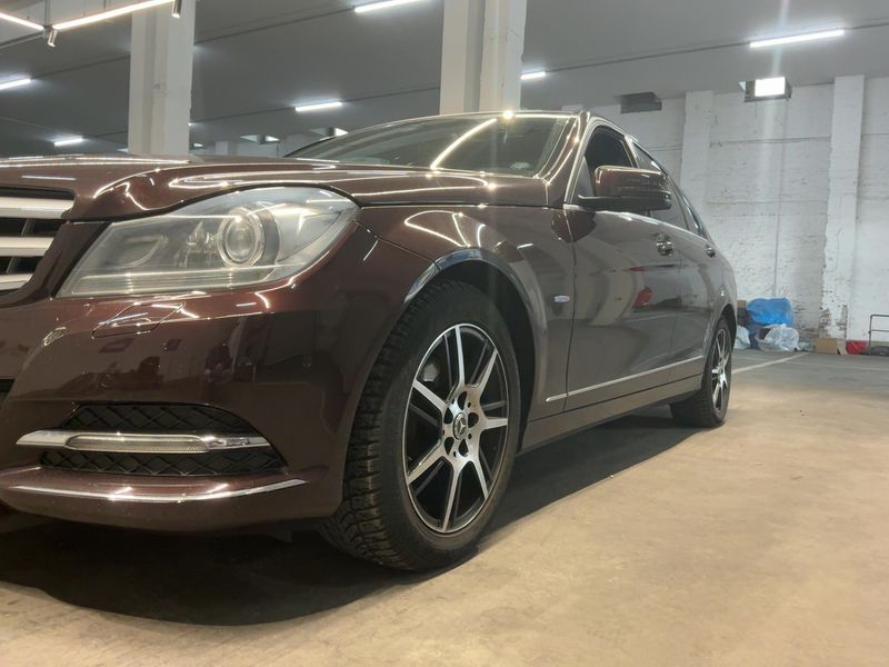 Mercedes-Benz C-Klasse C 180 CGI BlueEfficiency Avantgarde 2012 – снимка 2