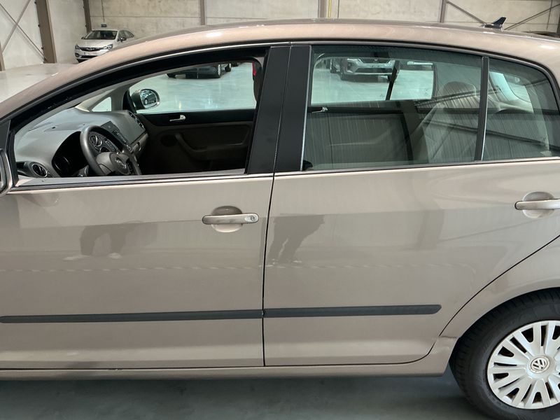 Volkswagen Golf VI Plus 1.6 TDI Trendline BlueMotion Tech 2011 – снимка 4